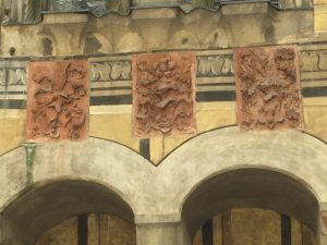 Day Trip Cesky Krumlov Castle view courtyard crests