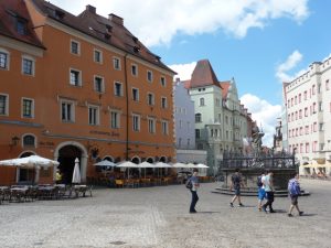 Regensburg walking tour - merchants square b