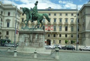 Vienna bus tour horse statue