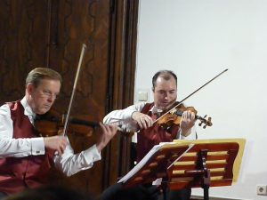 music night violin players